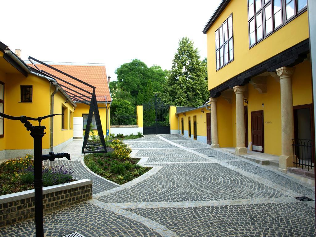 Ciszterci Szallas Pécs Exterior foto